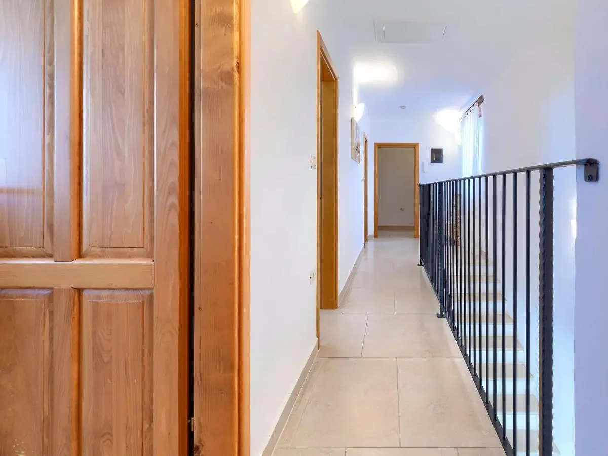 Villa Morgan By Interhome Donje Baredine